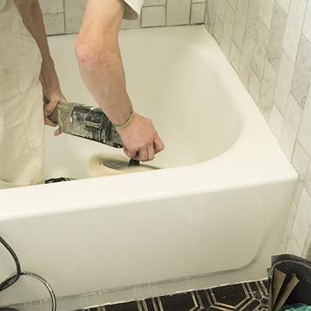 Dealing with Bathtub Refinishing Smells and Fumes